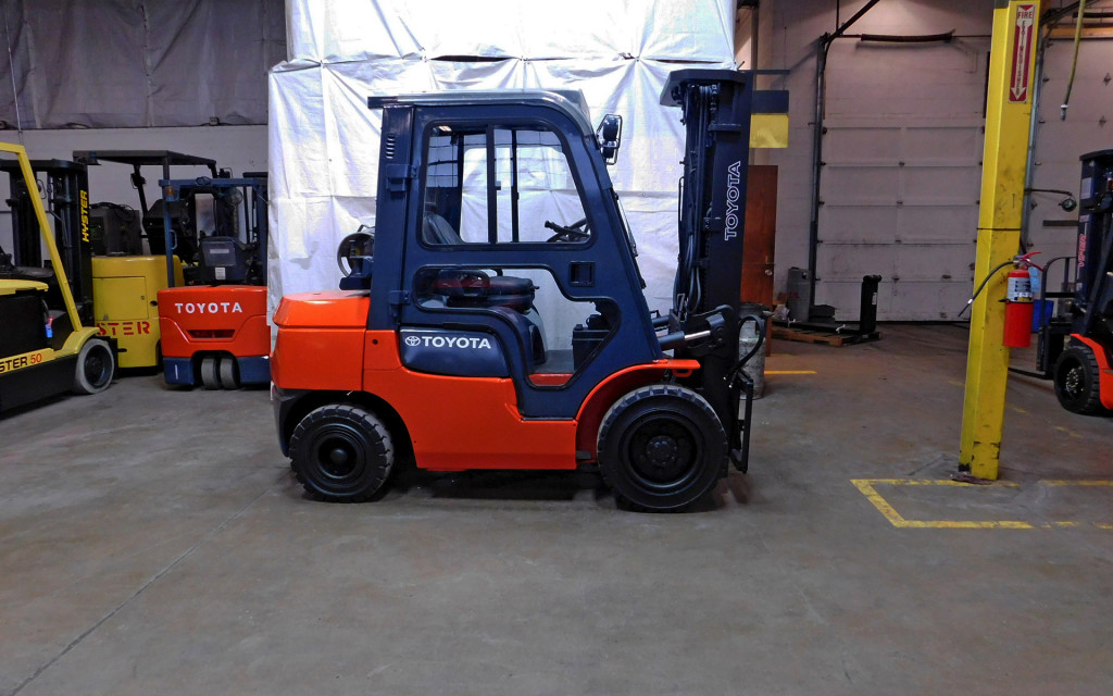 2006 Toyota 7FGU30 Forklift on Sale in Chicago