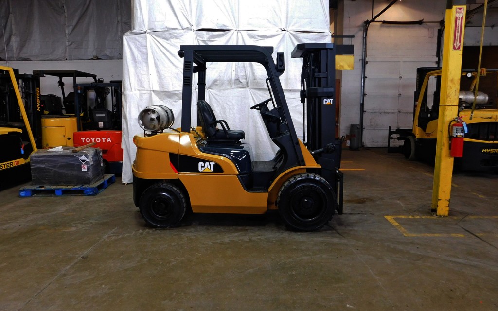  2010 Caterpillar 2P6000 Forklift on Sale in Chicago