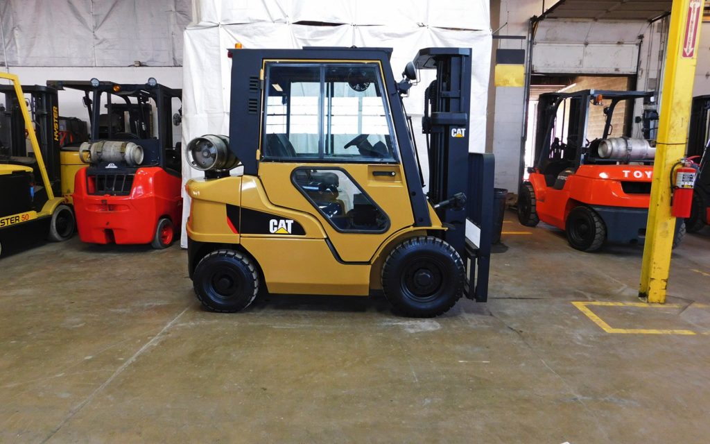  2004 Caterpillar P5000 Forklift on Sale in Chicago