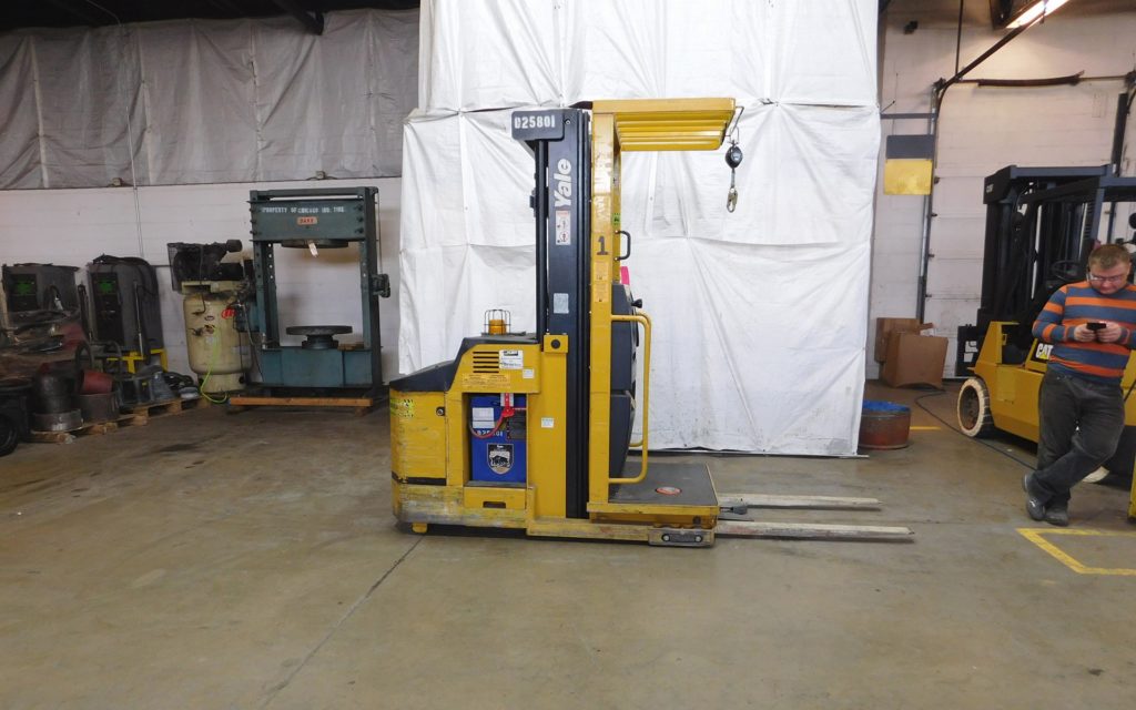  2005 Yale OS030 Order Picker Truck on Sale in Chicago