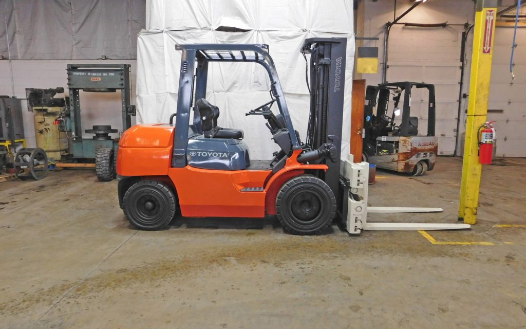  2012 Toyota 7FDU35 Forklift On Sale in Chicago