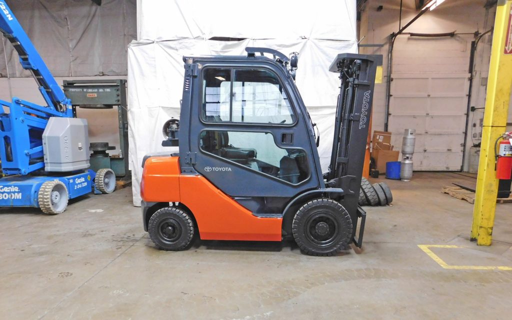  2011 Toyota 8FGU25 Forklift on Sale in Chicago